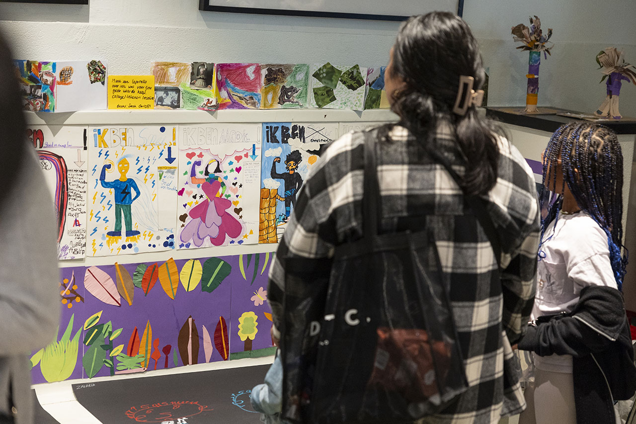 Jubileumfeest: 500 zelfportretten in de stijl van Van Gogh Jubileumfeest: 500 zelfportretten in de stijl van Van Gogh